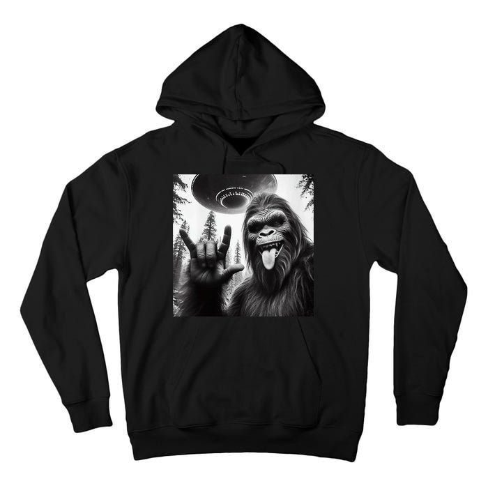 Funny Sasquatch Bigfoot Rock On Selfie With Ufo Alien Tall Hoodie