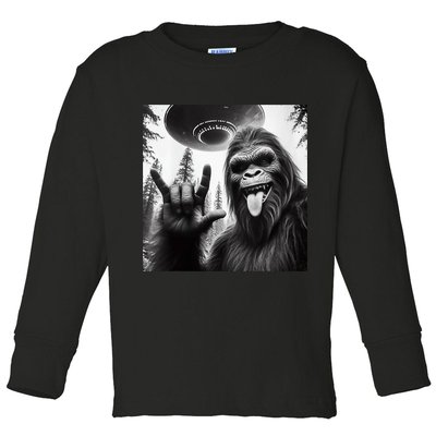 Funny Sasquatch Bigfoot Rock On Selfie With Ufo Alien Toddler Long Sleeve Shirt