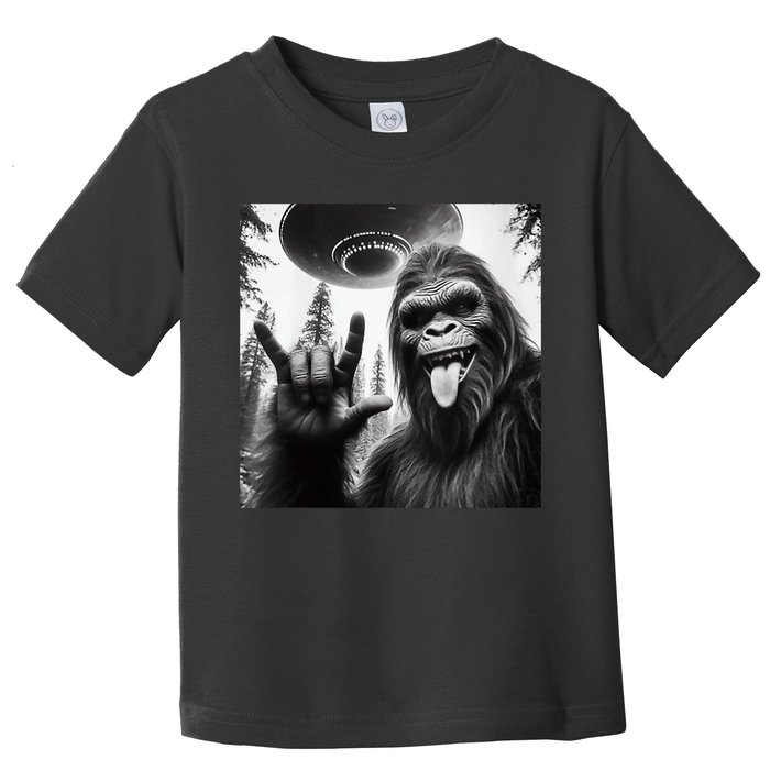 Funny Sasquatch Bigfoot Rock On Selfie With Ufo Alien Toddler T-Shirt
