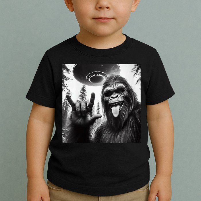 Funny Sasquatch Bigfoot Rock On Selfie With Ufo Alien Toddler T-Shirt