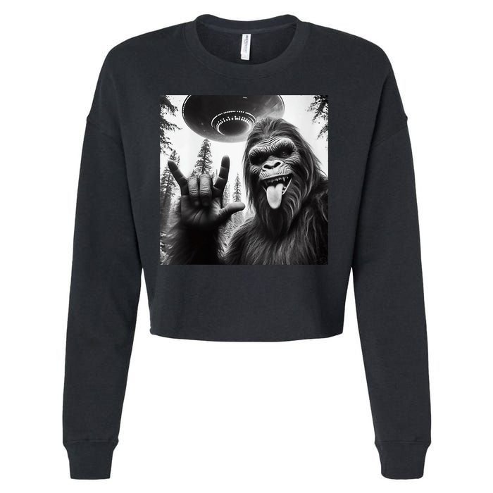 Funny Sasquatch Bigfoot Rock On Selfie With Ufo Alien Cropped Pullover Crew
