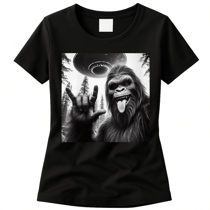 Funny Sasquatch Bigfoot Rock On Selfie With Ufo Alien Womens T-Shirt