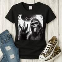 Funny Sasquatch Bigfoot Rock On Selfie With Ufo Alien Womens T-Shirt