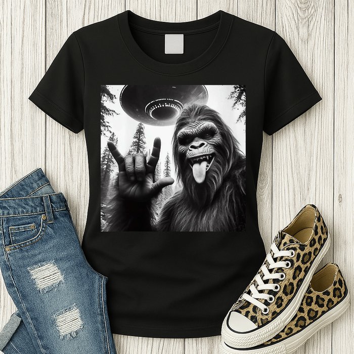 Funny Sasquatch Bigfoot Rock On Selfie With Ufo Alien Womens T-Shirt