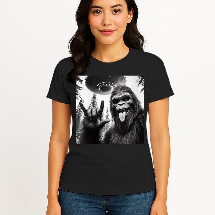 Funny Sasquatch Bigfoot Rock On Selfie With Ufo Alien Womens T-Shirt