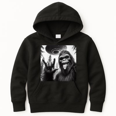 Funny Sasquatch Bigfoot Rock On Selfie With Ufo Alien Kids Hoodie