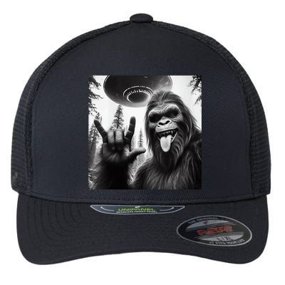 Funny Sasquatch Bigfoot Rock On Selfie With Ufo Alien Flexfit Unipanel Trucker Cap