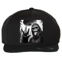 Funny Sasquatch Bigfoot Rock On Selfie With Ufo Alien Wool Snapback Cap