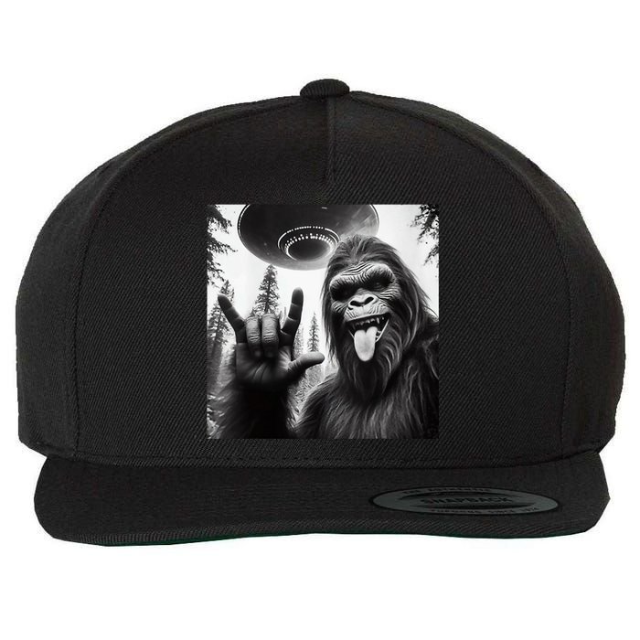 Funny Sasquatch Bigfoot Rock On Selfie With Ufo Alien Wool Snapback Cap