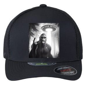 Funny Sasquatch Bigfoot Selfie With Ufo And Alien Flexfit Unipanel Trucker Cap