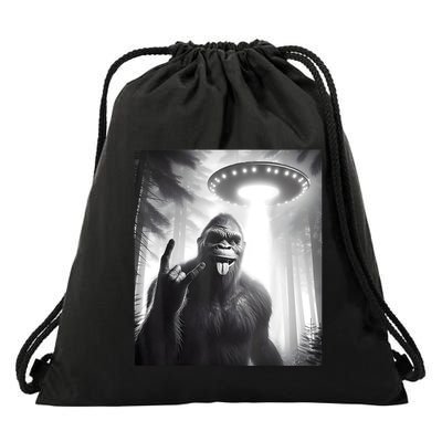 Funny Sasquatch Bigfoot Selfie With Ufo And Alien Drawstring Bag
