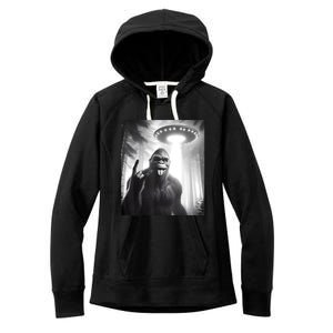 Funny Sasquatch Bigfoot Selfie With Ufo And Alien Women's Fleece Hoodie