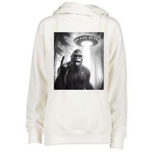 Funny Sasquatch Bigfoot Selfie With Ufo And Alien Womens Funnel Neck Pullover Hood