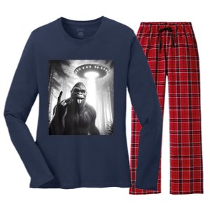 Funny Sasquatch Bigfoot Selfie With Ufo And Alien Women's Long Sleeve Flannel Pajama Set 