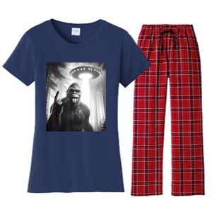 Funny Sasquatch Bigfoot Selfie With Ufo And Alien Women's Flannel Pajama Set