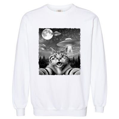 Funny Scared Cat Selfie With Ufos Gift Idea Garment-Dyed Sweatshirt