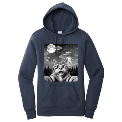 Funny Scared Cat Selfie with UFOs Gift Idea Women's Pullover Hoodie