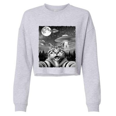 Funny Scared Cat Selfie with UFOs Gift Idea Cropped Pullover Crew