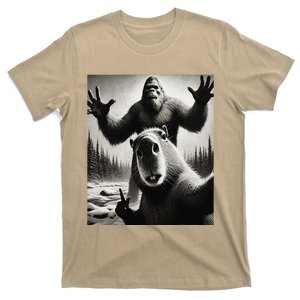 Funny Selfie Capybara Finds Bigfoot Sasquatch Photo T-Shirt