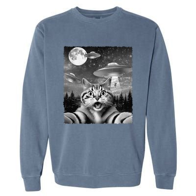 Funny Scared Cat Selfie With Ufos Gift Idea Garment-Dyed Sweatshirt