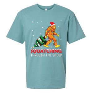 Funny Sasquatch Christmas Squatching Bigfoot Xmas Tree Light Sueded Cloud Jersey T-Shirt