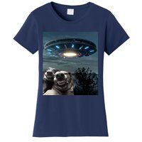 Funny Selfie Dog With Alien UFO Funny Dogs Lover Women's T-Shirt