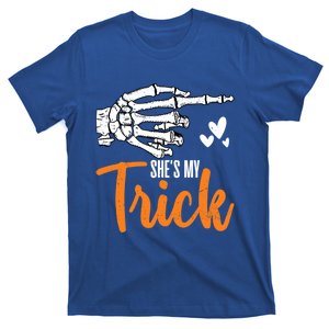 Funny Shes My Trick Skeleton Matching Couples Halloween Day Gift T-Shirt