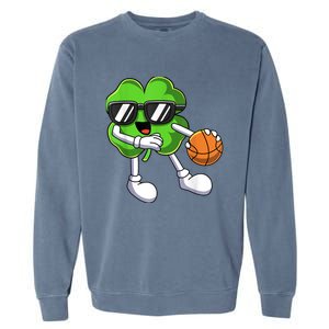 Funny St Patricks Day Shamrock Playing Basketball b.o.y.s Girls Garment-Dyed Sweatshirt