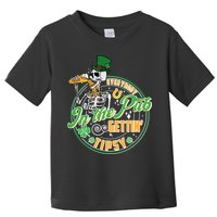 Funny St Patricks Day Everybody In The Pub Gettin Tipsy Skeleton Beer Toddler T-Shirt