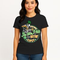 Funny St Patricks Day Everybody In The Pub Gettin Tipsy Skeleton Beer Womens T-Shirt