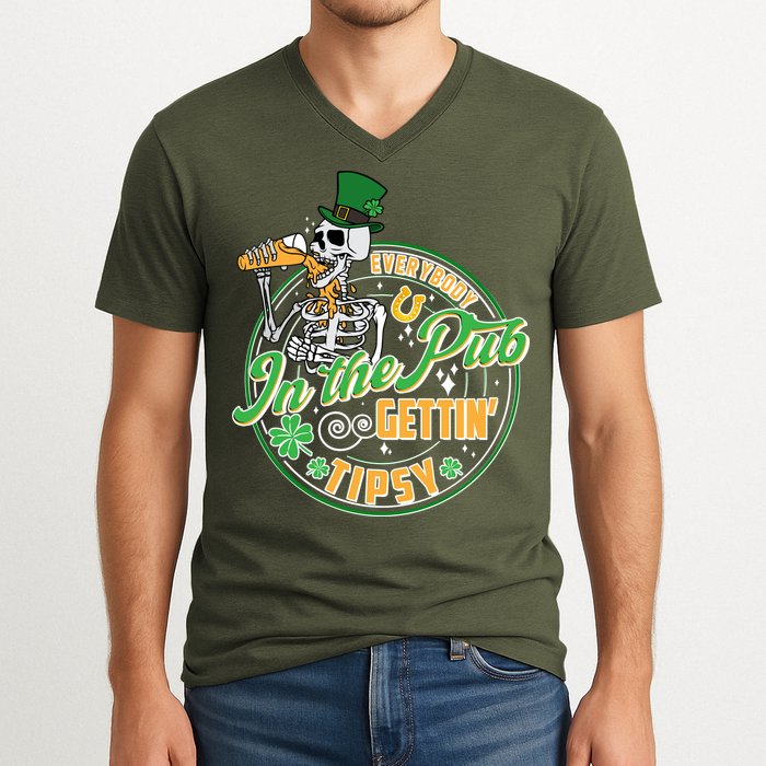 Funny St Patricks Day Everybody In The Pub Gettin Tipsy Skeleton Beer V-Neck T-Shirt