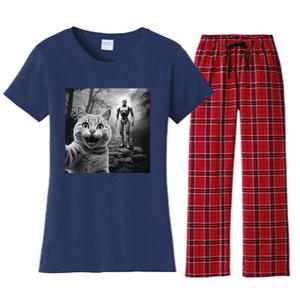 Funny Surprised Scared Cat Selfie With Robot Women's Flannel Pajama Set