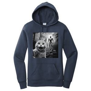 Funny Surprised Scared Cat Selfie With Robot Women's Pullover Hoodie