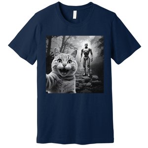 Funny Surprised Scared Cat Selfie With Robot Premium T-Shirt