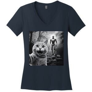 Funny Surprised Scared Cat Selfie With Robot Women's V-Neck T-Shirt