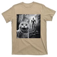 Funny Surprised Scared Cat Selfie With Robot T-Shirt