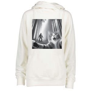 Funny Surprised Scared Cat Selfie With Sasquatsch Bigfoot Womens Funnel Neck Pullover Hood