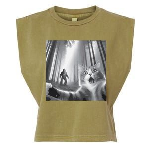 Funny Surprised Scared Cat Selfie With Sasquatsch Bigfoot Garment-Dyed Women's Muscle Tee