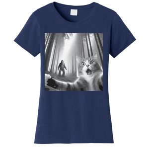 Funny Surprised Scared Cat Selfie With Sasquatsch Bigfoot Women's T-Shirt