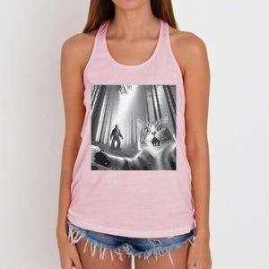 Funny Surprised Scared Cat Selfie With Sasquatsch Bigfoot Women's Knotted Racerback Tank