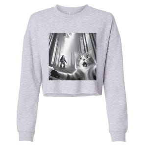 Funny Surprised Scared Cat Selfie With Sasquatsch Bigfoot Cropped Pullover Crew