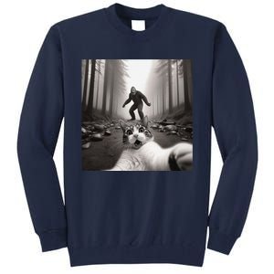 Funny Surprised Scared Cat Selfie With Sasquatsch Bigfoot Tall Sweatshirt