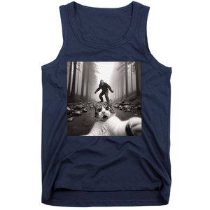 Funny Surprised Scared Cat Selfie With Sasquatsch Bigfoot Tank Top