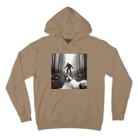 Funny Surprised Scared Cat Selfie With Sasquatsch Bigfoot Hoodie