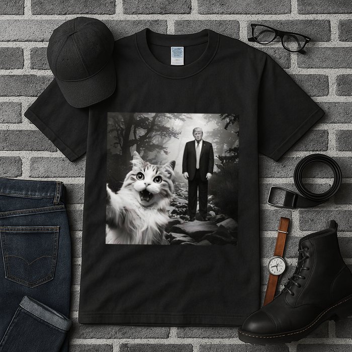 Funny Surprised Scared Cat Selfie With D.Trump Tall T-Shirt