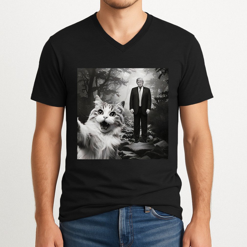 Funny Surprised Scared Cat Selfie With D.Trump V-Neck T-Shirt