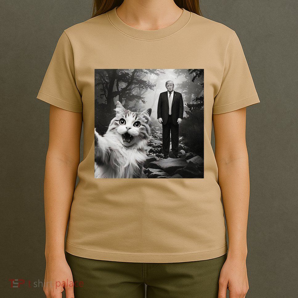 Funny Surprised Scared Cat Selfie With D.Trump T-Shirt
