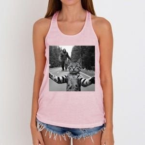 Funny Surprised Scared Cat Selfie With Sasquatsch Bigfoot Women's Knotted Racerback Tank