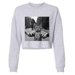 Funny Surprised Scared Cat Selfie With Sasquatsch Bigfoot Cropped Pullover Crew