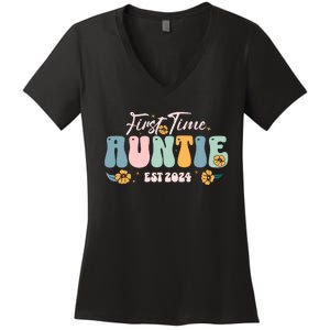 First Time Auntie Est 2024 New Aunt Pregnancy Announcement Women's V-Neck T-Shirt